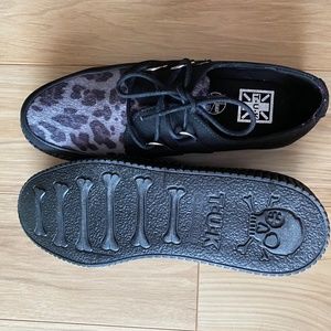 TUK Viva Creepers grey leopard.